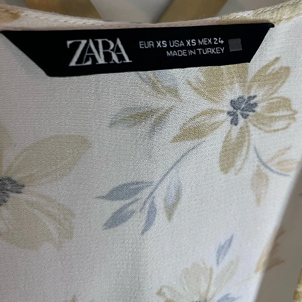Zara Puff Sleeve Floral Button Front Top XS
